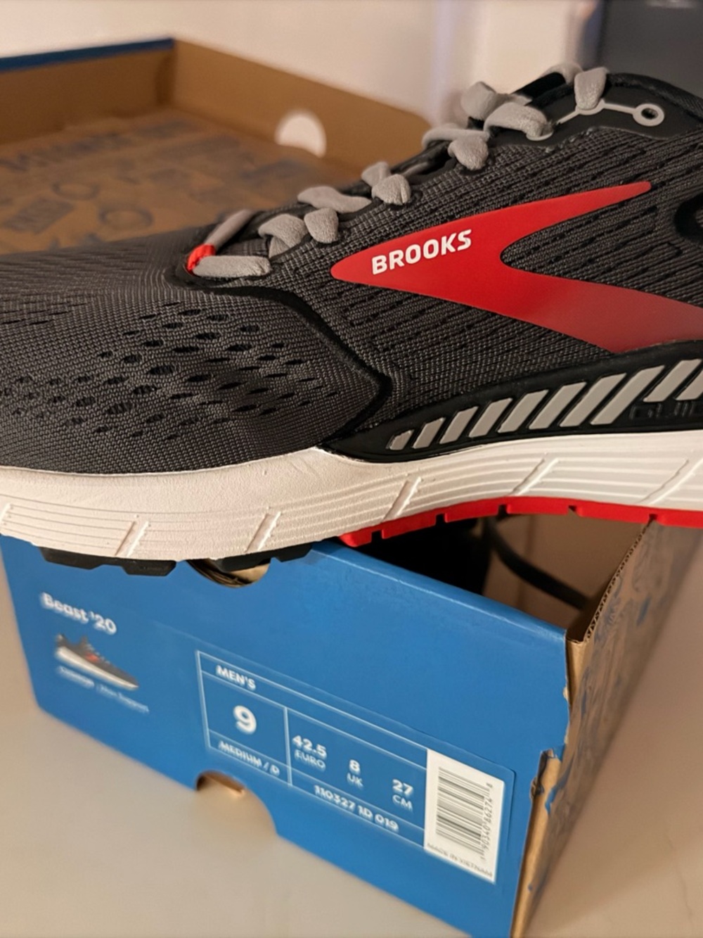 Brooks Shoe Box in Bright Blue with Gold Logo - Picture 3 of 3